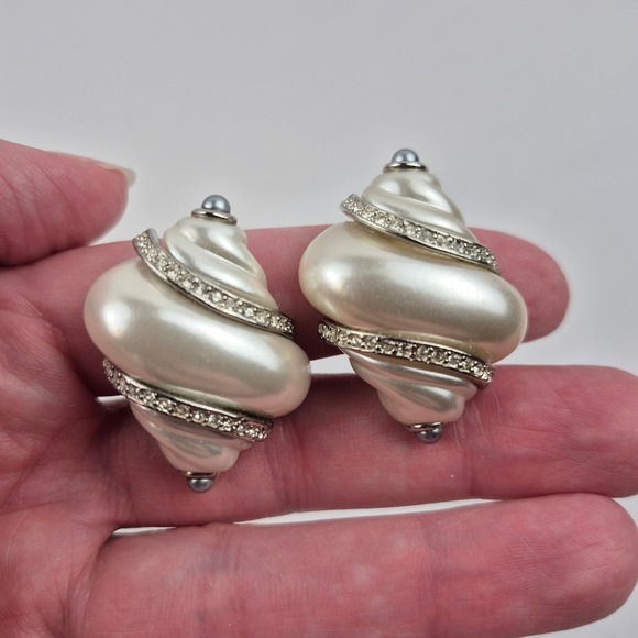 Kenneth Lane KJL Faux Pearl Rhinestone Seashell Clip On Earrings Silver Tone VTG - Picture 2 of 10